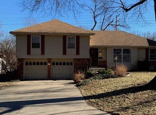 9827 Wedd Dr, Overland Park, KS 66212