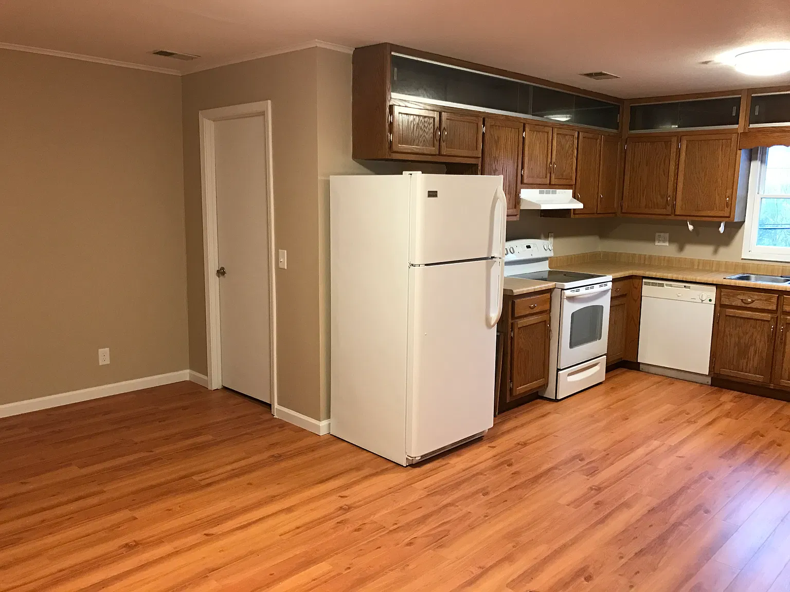 4 bed, 1900 sqft, $2,000 — Photo 4