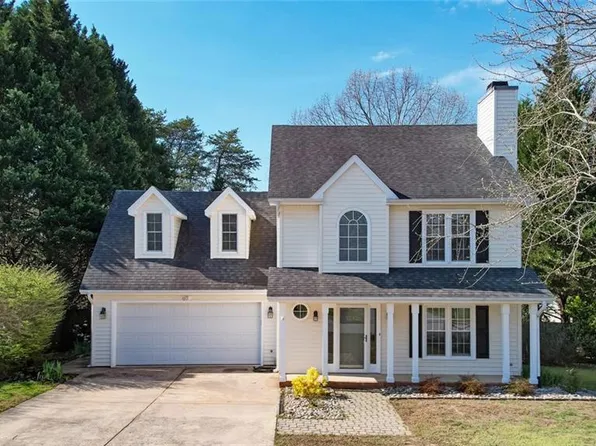 5513 Cornerstaff Dr, Greensboro, NC 27407