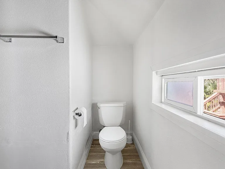 1431 Linden St #B — Photo 13