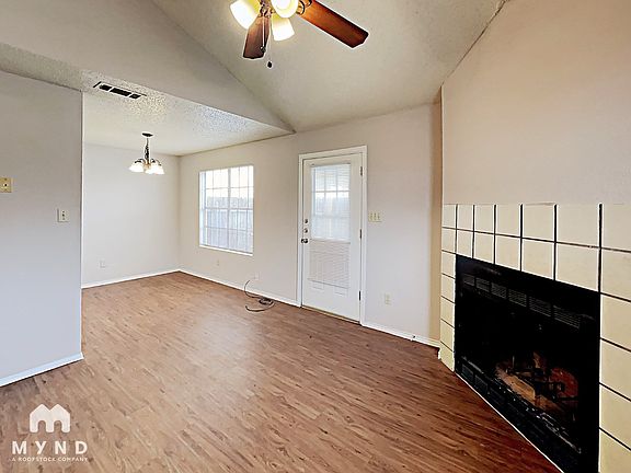 3rd image of 2214 Creekside Ln Unit B