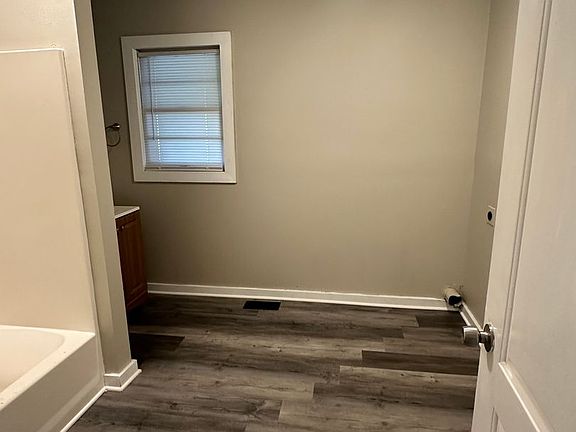 4th image of 7923 Agnes Ave