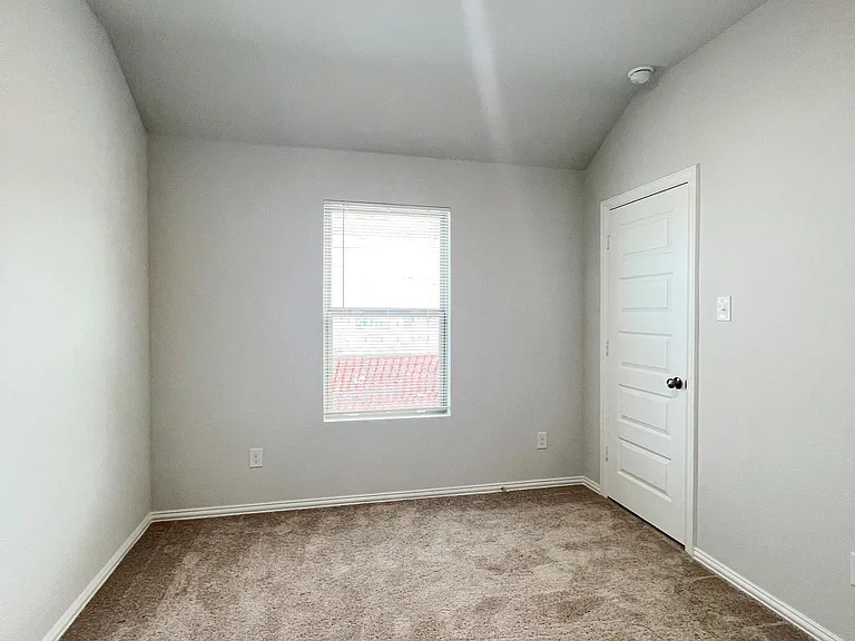553 Meadow Run Dr — Photo 13