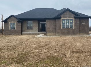 7075 Dryden Rd, Almont, MI 48003