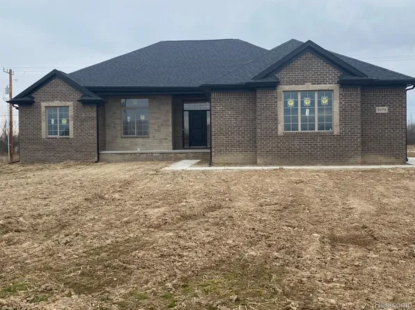 7075 Dryden Rd, Almont, MI 48003