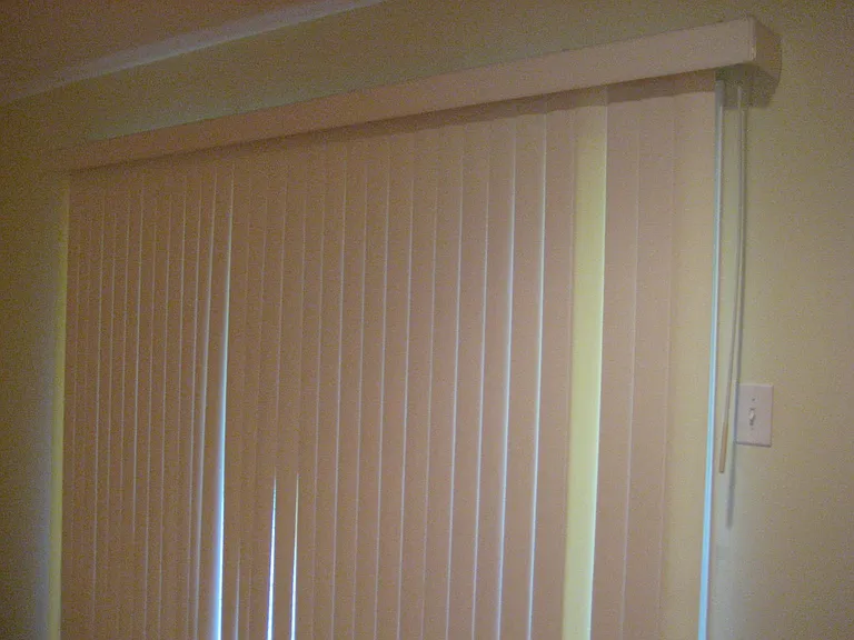 Sliding door to back patio
