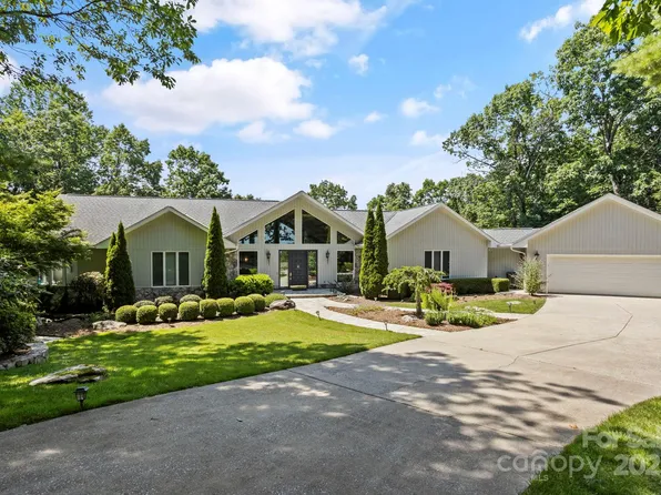 101 Beckwood Ct, Flat Rock, NC 28731