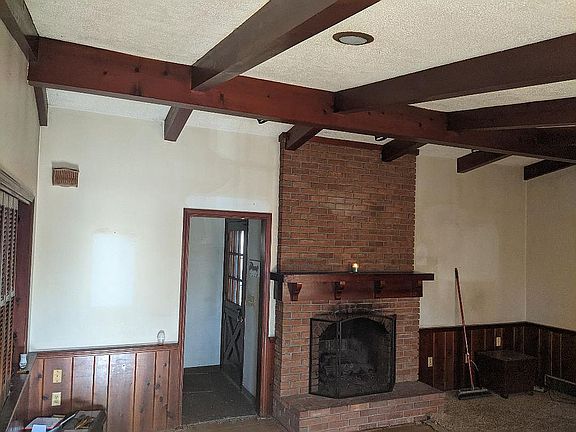 4th image of 150 Shady Ln
