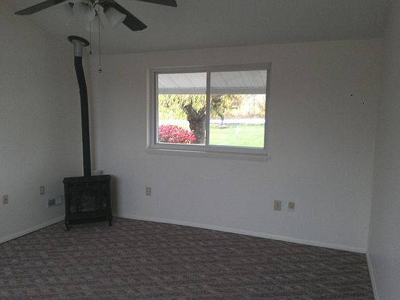 family room w/propane stove