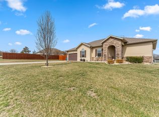 38 Lodgepole Ln, Reeds Spring, MO 65737
