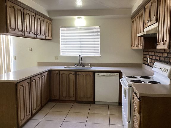 5th image of 520 Corinthia Dr