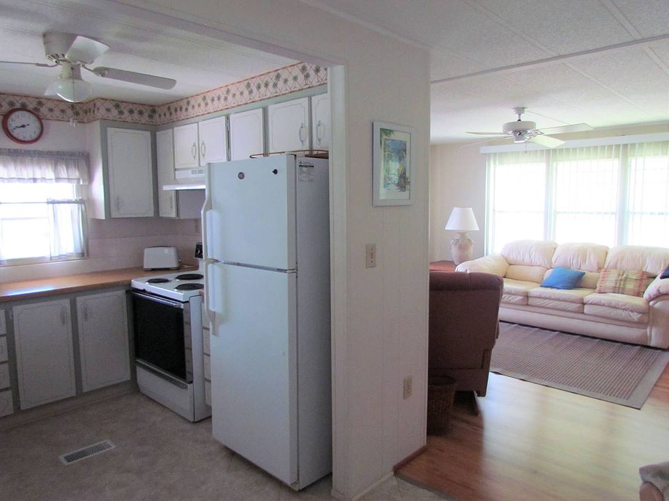 1st image of 219 Spanish Lakes Dr