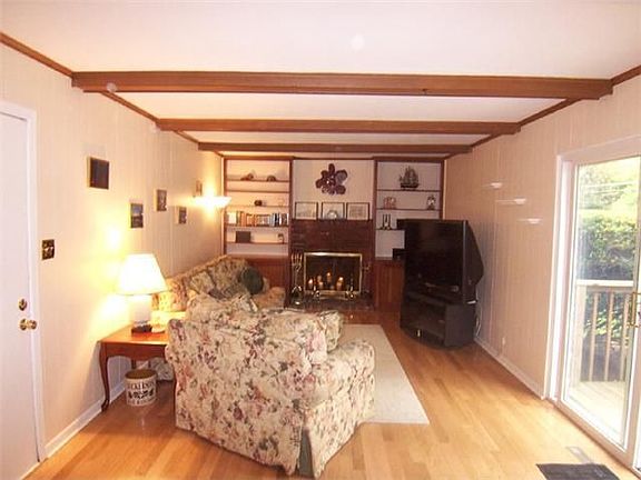 Warm Fam. Rm w/Fireplace & built ins