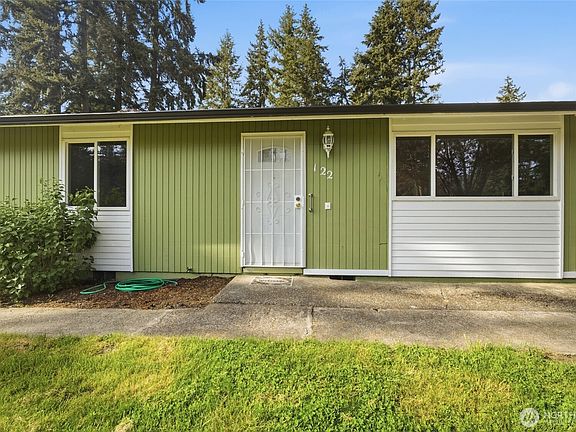 2nd image of 122 Raintree Loop SE