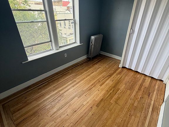 5th image of 5107 Hudson Ave #7