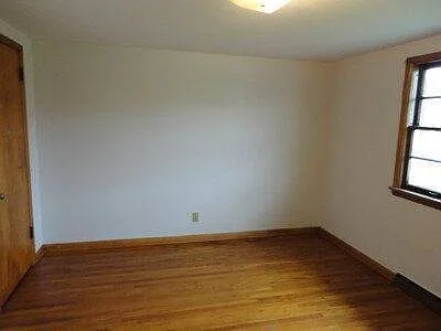 2 bed, 1.0 bath, $875 — Photo 4