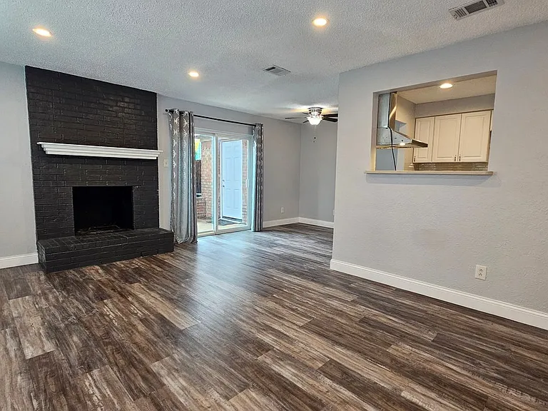 3931 N Garland Ave #4 — Photo 3