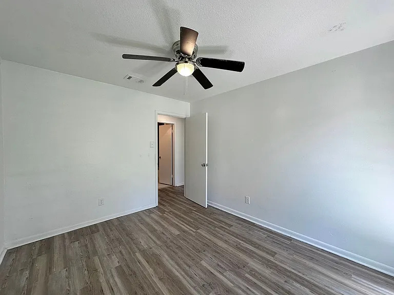 3822 Valley View Dr — Photo 32