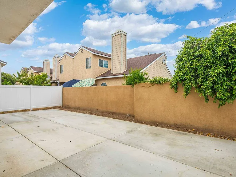 761 Lewis St — Photo 19