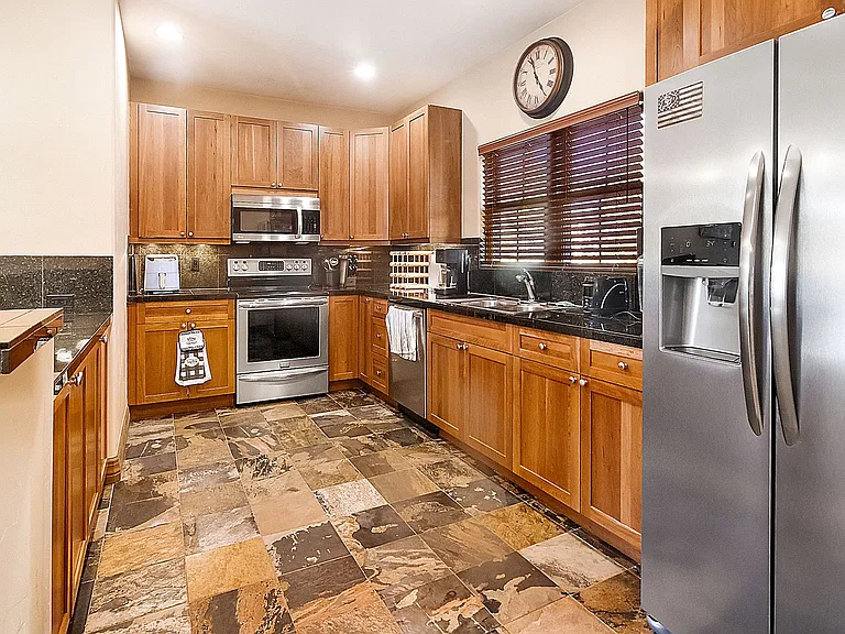 44 Linden Ln — Photo 8