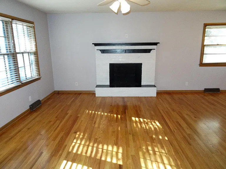 Living Room with no furniture