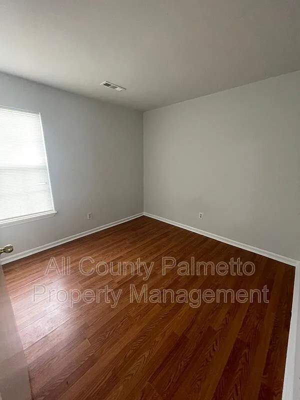 3 bed, 2.0 bath, 1152 sqft, $2,100 — Photo 4