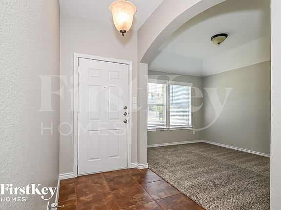 2nd image of 1309 Honeywood Ln