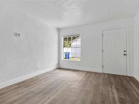 3rd image of 1409 COLLEGE PARK LANE
