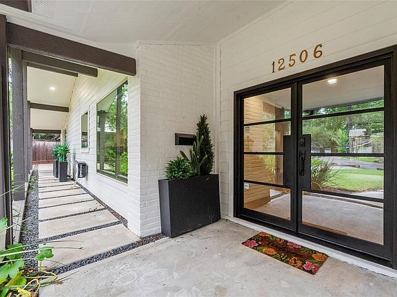 3rd image of 12506 Winding Brook Ln
