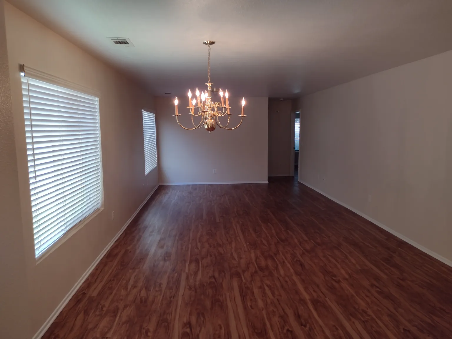3 bed, 1562 sqft, $2,100 — Photo 2