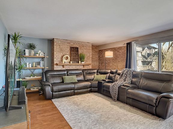 3rd image of 5507 Lakeside Dr APT 1A