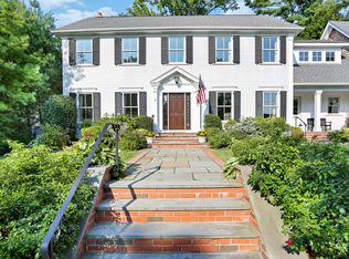 11 Harmony Dr, Larchmont, NY 10538