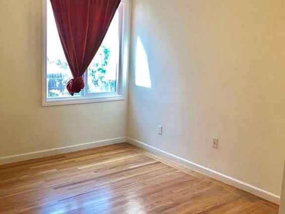 5th image of 242 Accacia St