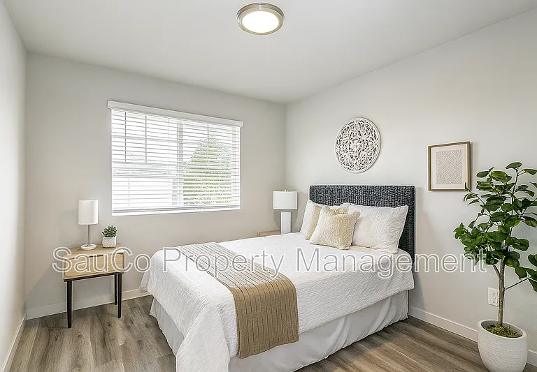 2564 Hawthorne St #102 — Photo 10