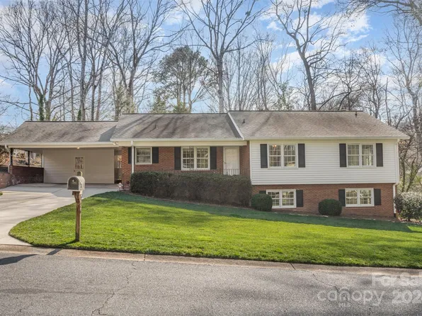 926 Shady Bluff Dr, Charlotte, NC 28211