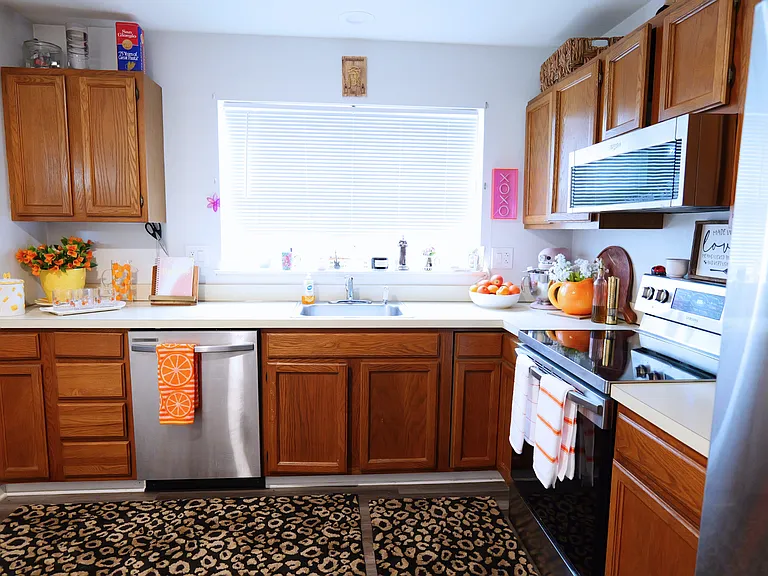 1335 Cambridge Ct — Photo 4