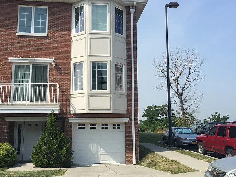 302 Soundview Ln #1 — Photo 1