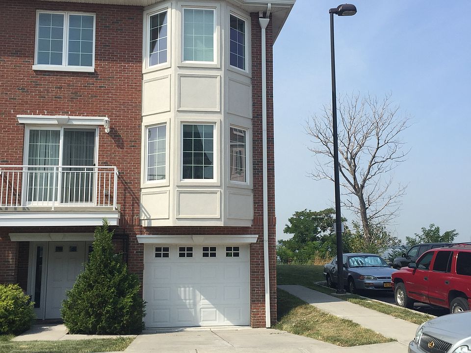 1st image of 302 Soundview Ln #1