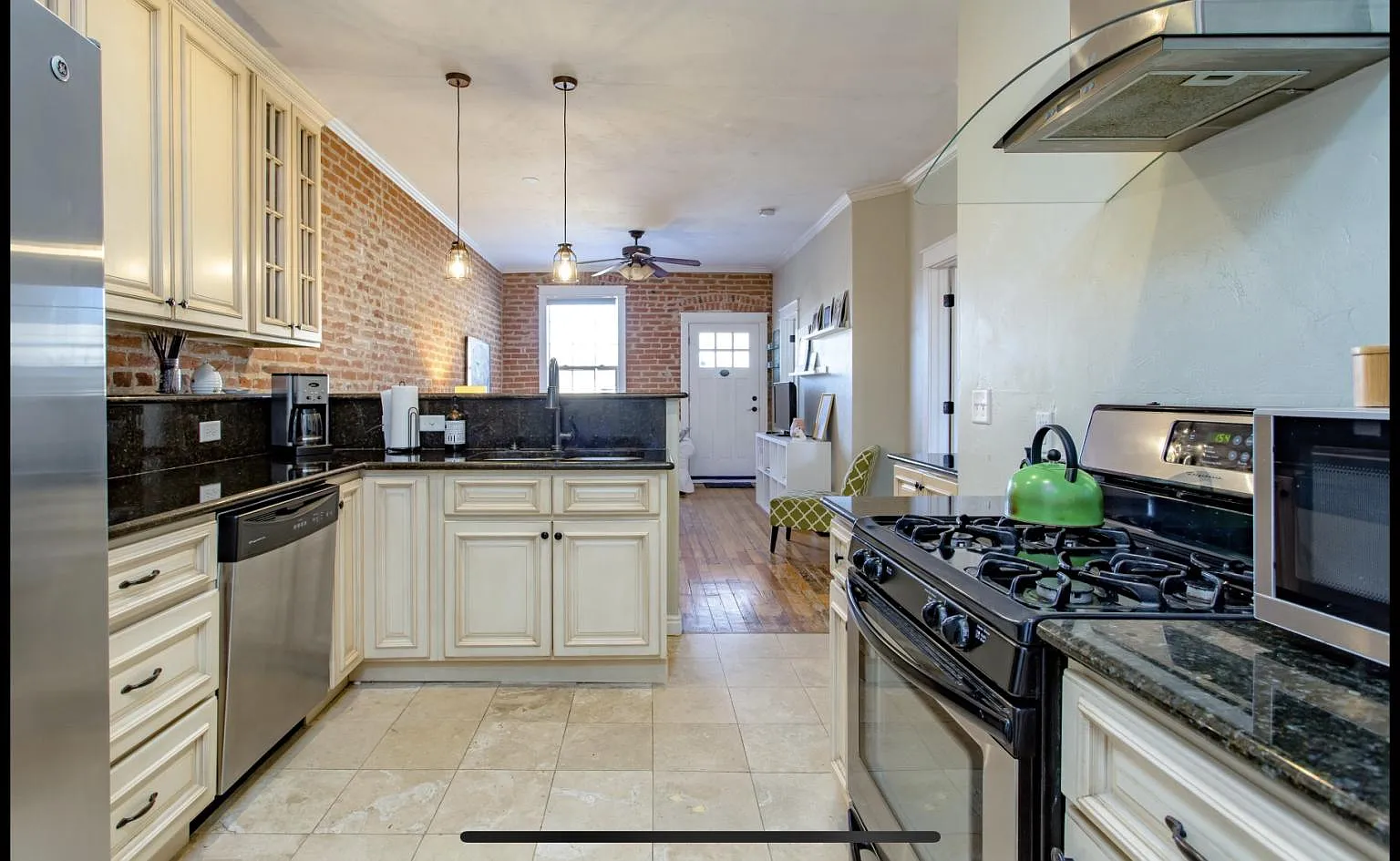 2 bed, 824 sqft, $2,600 — Photo 3