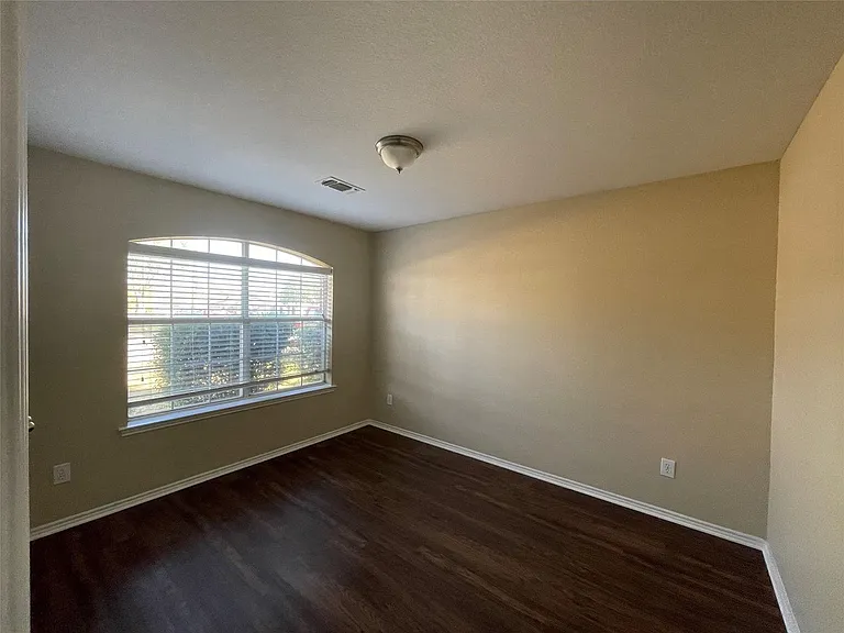 4601 Saint Thomas Pl — Photo 9