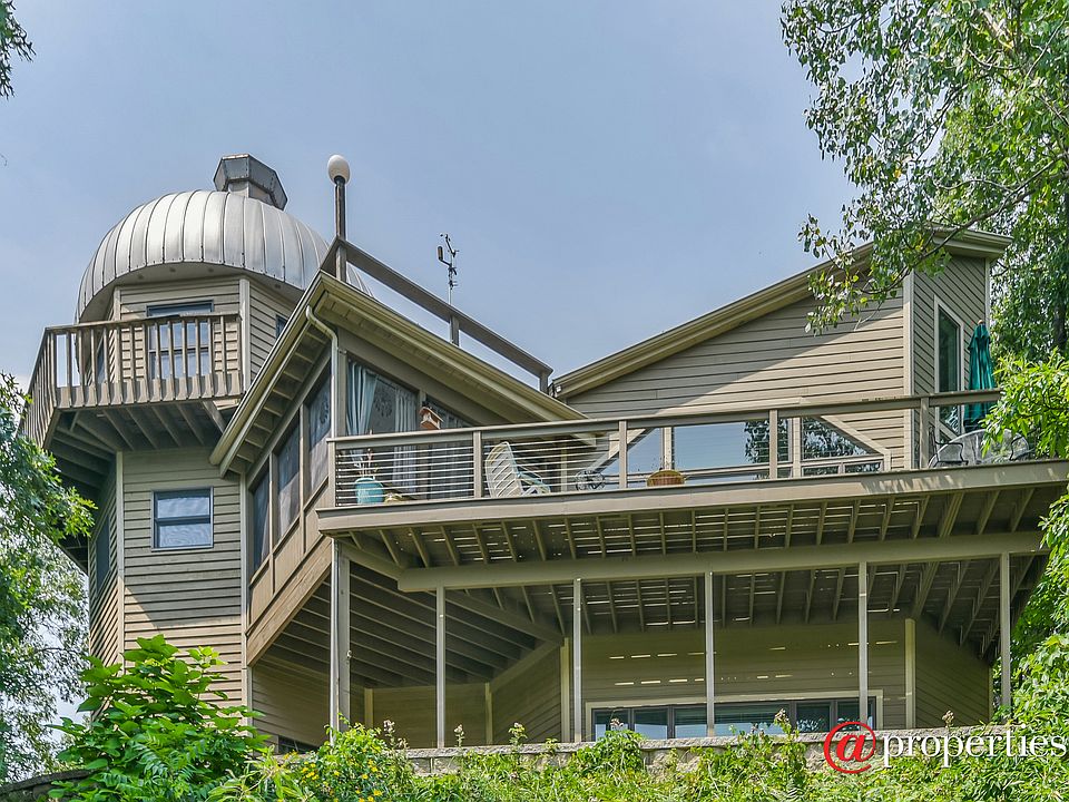 Front View Facing Wabash Ave & Dunes