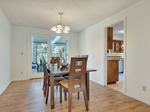 3rd image of 6612 Sierra Ct SE