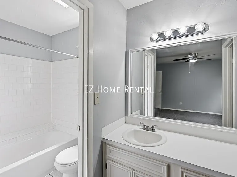 2907 W Greens Rd — Photo 18