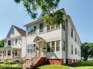 722 8th St, Waukegan, IL 60085