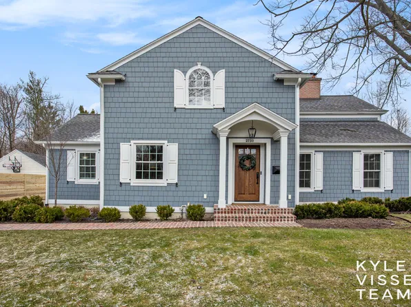 2733 Maplewood Dr SE, East Grand Rapids, MI 49506
