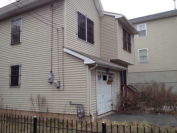2nd image of 631-633 18th Ave