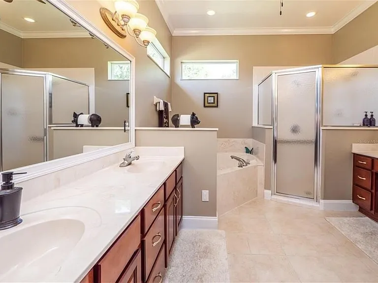 4541 NW 76th Ct — Photo 15