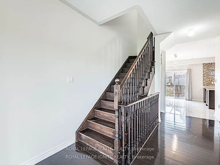 37 Aspen Hills Rd — Photo 15