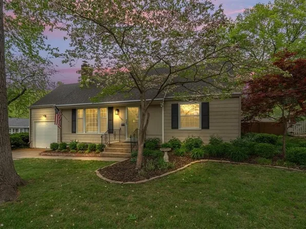 7405 Fontana St, Prairie Village, KS 66208