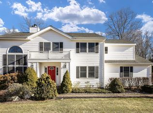 2852 Farm Walk Rd, Yorktown Heights, NY 10598